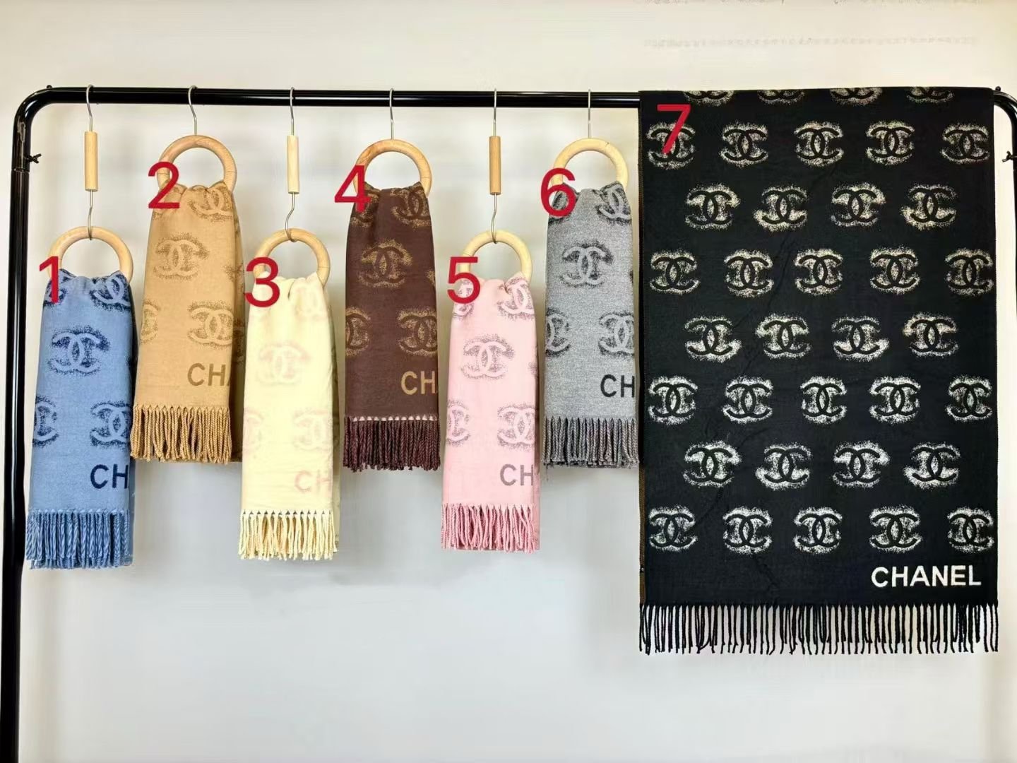 Master quality shawls - Image 3 of 6